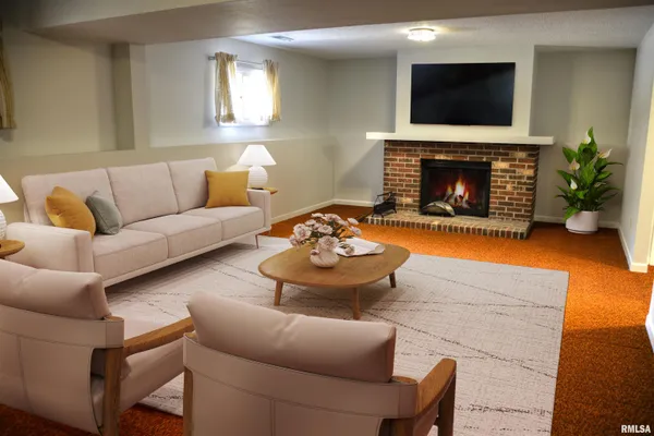$185,000 | 13 Woodland Lane, Macomb, IL 61455