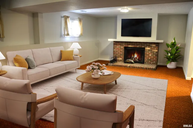 $189,900 | 13 Woodland Lane, Macomb, IL 61455