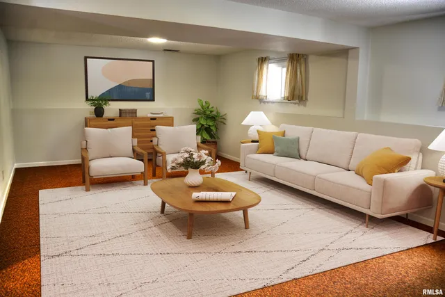 $189,900 | 13 Woodland Lane, Macomb, IL 61455