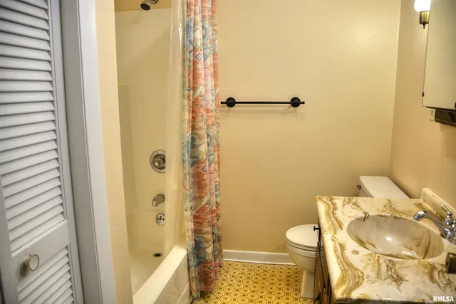 $189,900 | 13 Woodland Lane, Macomb, IL 61455