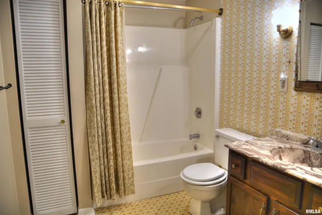 $189,900 | 13 Woodland Lane, Macomb, IL 61455