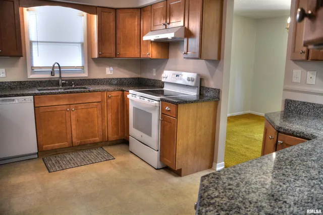 $189,900 | 13 Woodland Lane, Macomb, IL 61455