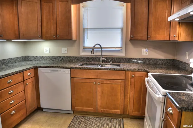 $189,900 | 13 Woodland Lane, Macomb, IL 61455