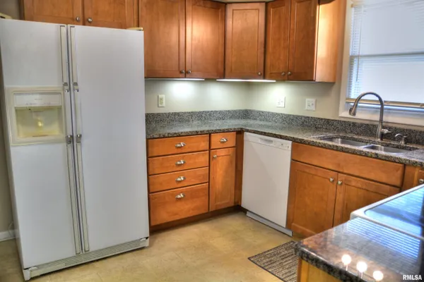 $185,000 | 13 Woodland Lane, Macomb, IL 61455