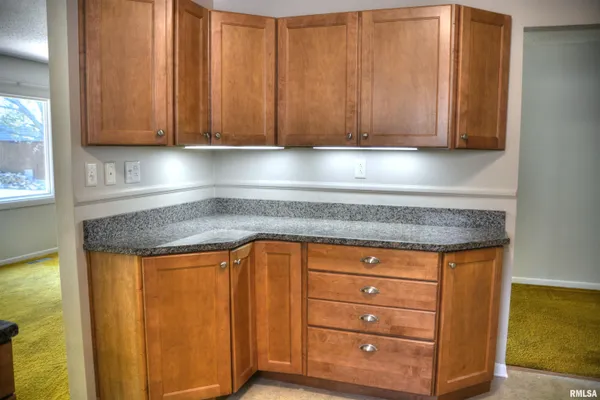 $185,000 | 13 Woodland Lane, Macomb, IL 61455