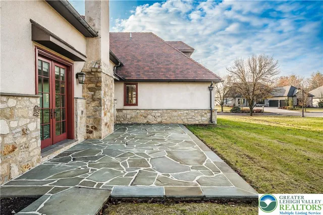 $1,525,000 | 2687 Ave Du Village, Bethlehem, PA 18015