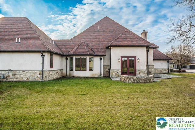 $1,525,000 | 2687 Ave Du Village, Bethlehem, PA 18015