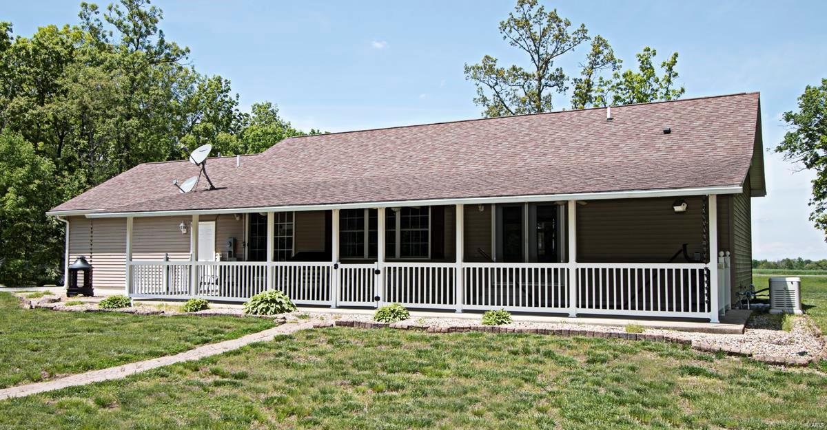 547 Greenview Road Centralia, IL 62801 - Photo 8 of 38 Gallery Image 8