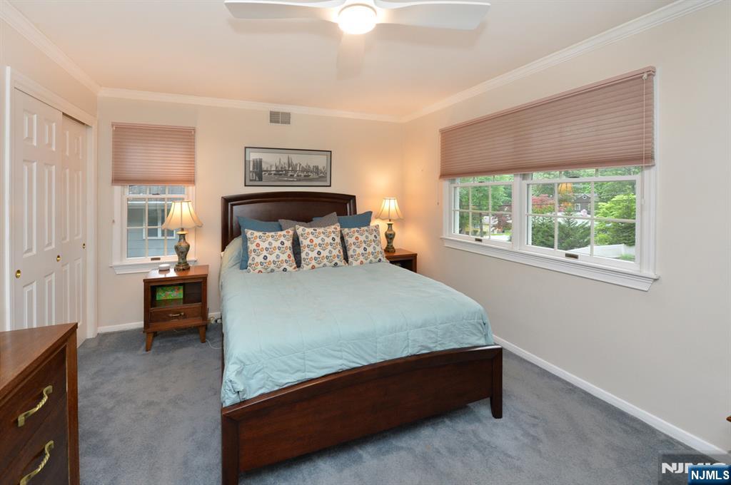 30 Knolls Road Bloomingdale, NJ 07403 - Photo 9 of 32