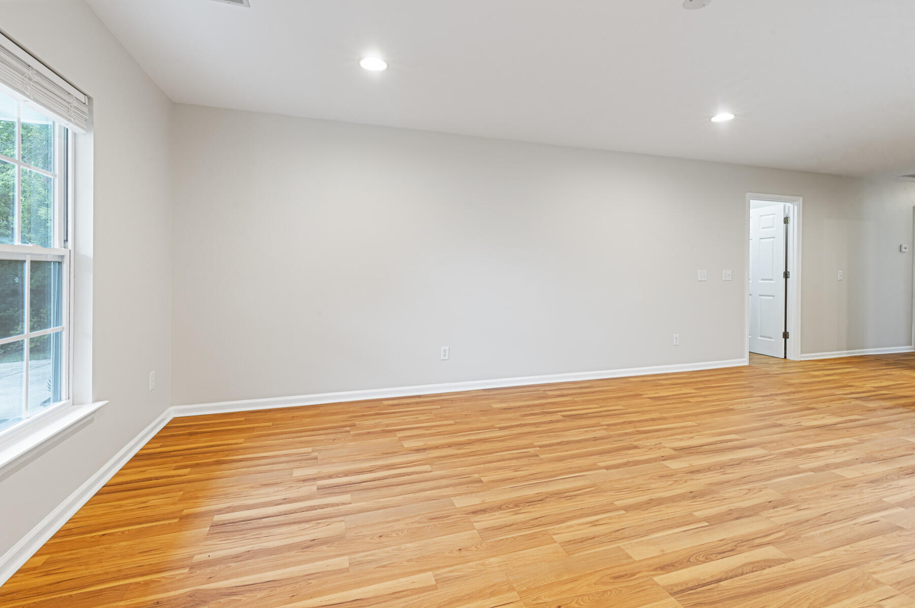 109 Malibu Road Summerville, SC 29483 - Photo 6 of 33 Living Room