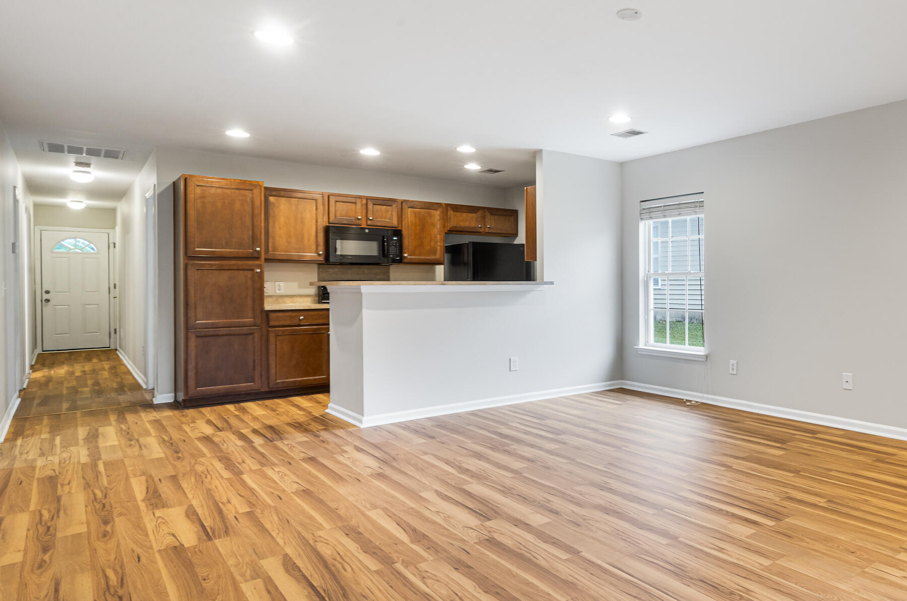 109 Malibu Road Summerville, SC 29483 - Photo 9 of 33 Eat-in Kitchen