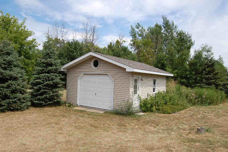 554 Southeast Boutell Road Bay City, MI 48708 - Photo 5 of 18
