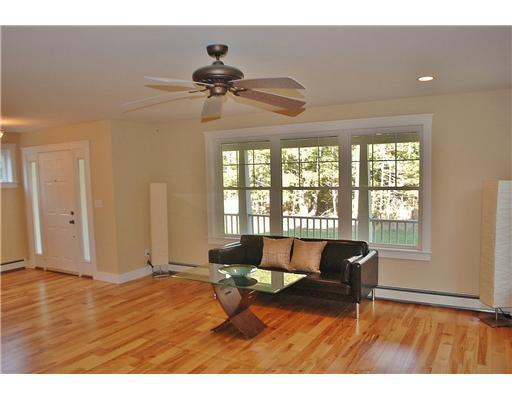 39 Fiddlehead Lane Freeport, ME 04032 - Photo 6 of 25 Living Room. Portland Maine Real...