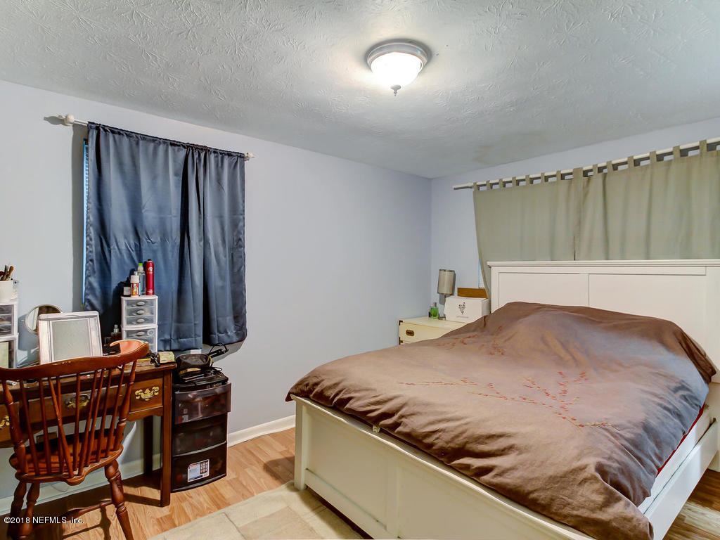 7941 Newton Road Jacksonville, FL 32216 - Photo 21 of 27 Owners Suite
