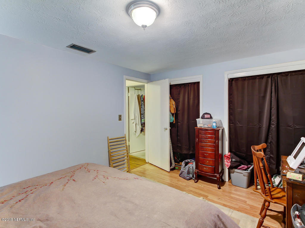 7941 Newton Road Jacksonville, FL 32216 - Photo 23 of 27 Owners Suite