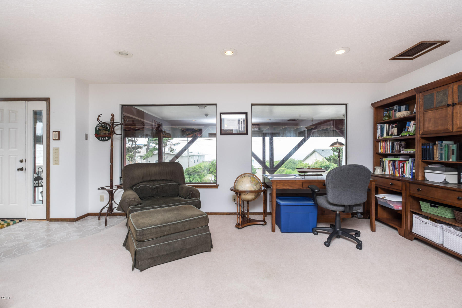 2324 Northwest Inlet Avenue Lincoln City, OR 97367 - Photo 18 of 41 Upper unit family room