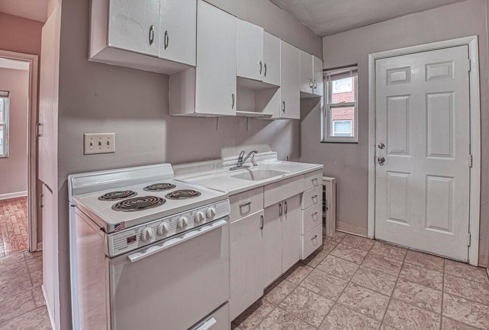 81 North Hampton Road, Unit A Columbus, OH 43213 - Photo 11 of 12 81 N Hampton kitchen 2