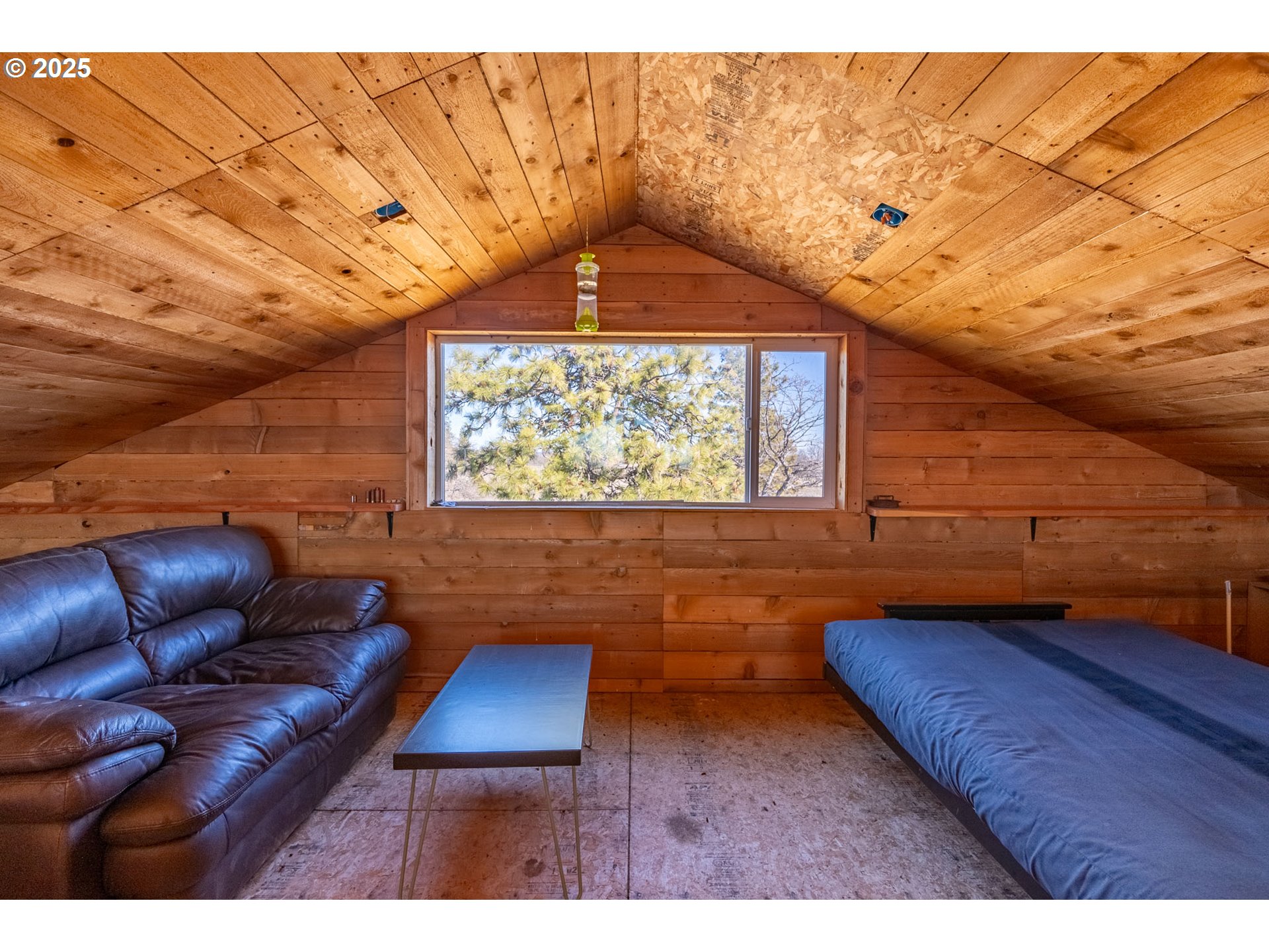 76 Big Springs Road Goldendale, WA 98620 - Photo 12 of 48 a living room with furniture