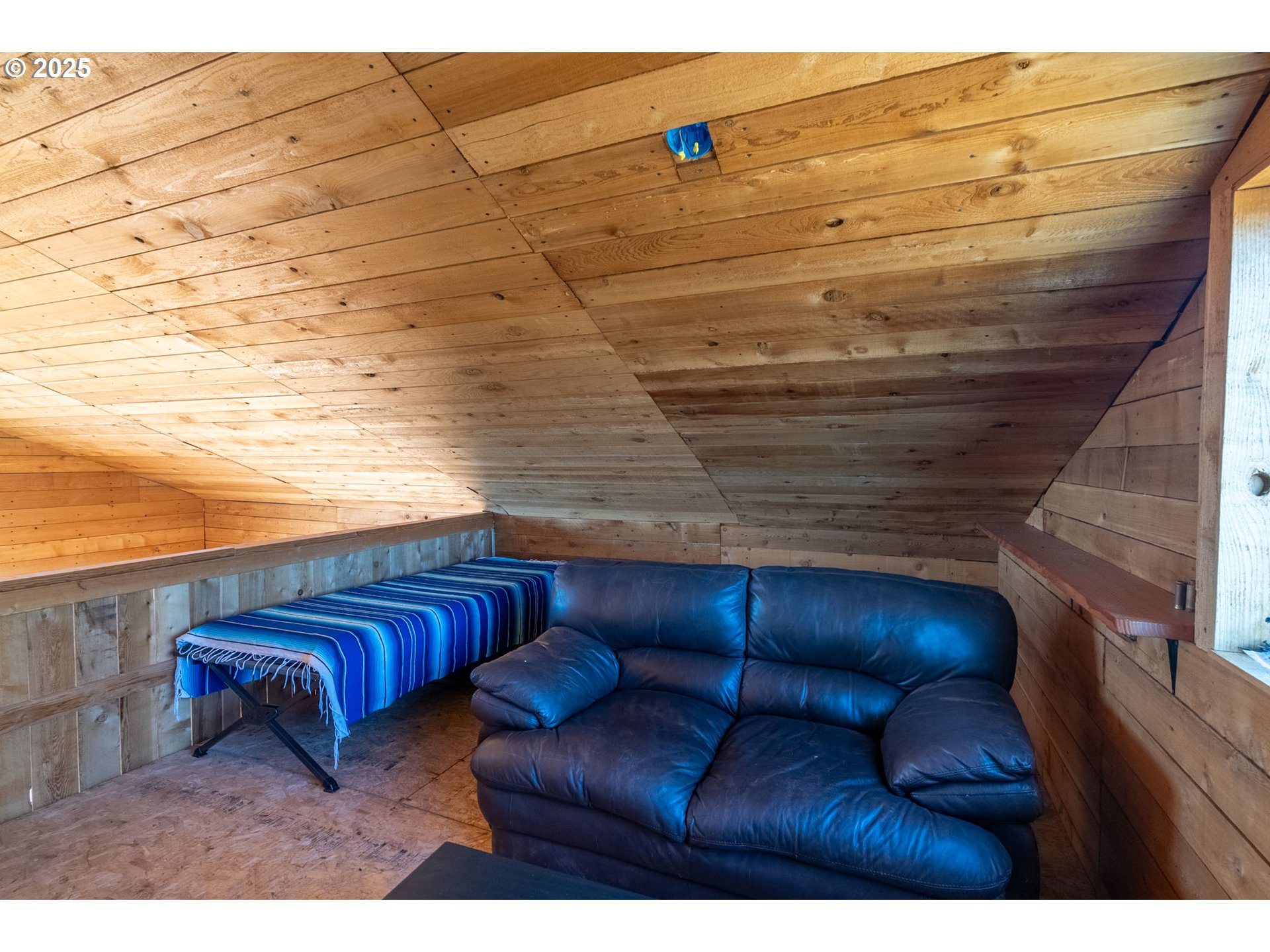 76 Big Springs Road Goldendale, WA 98620 - Photo 13 of 48 a view of sitting area in kitchen