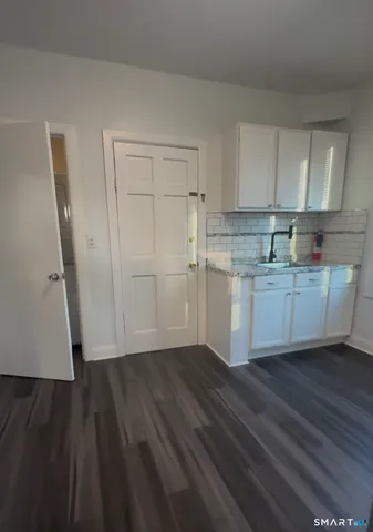 $2,400 | 183 Ely Avenue, Unit 1, Norwalk, CT 06854