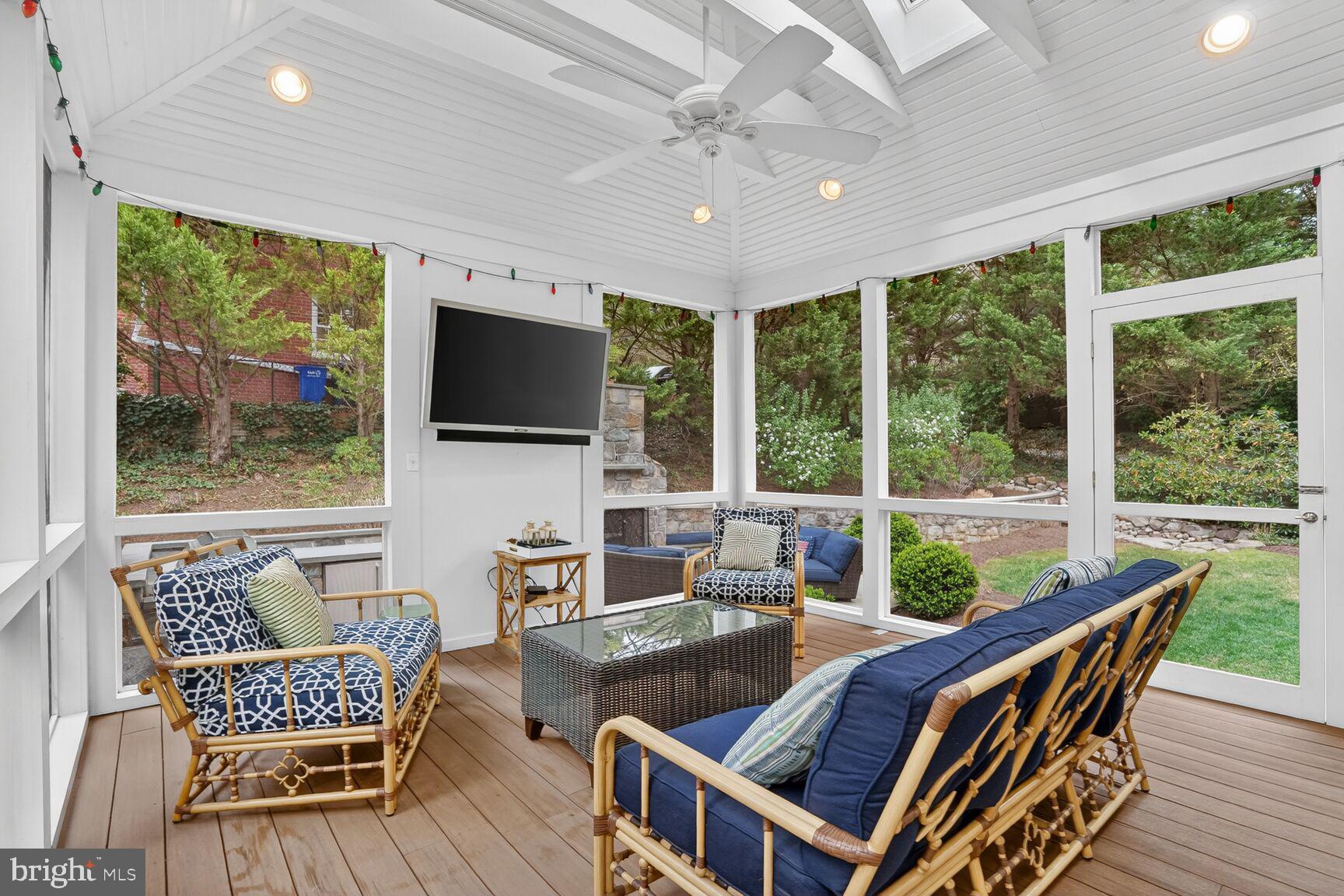 4837 W Street Northwest Washington, DC 20007 - Photo 27 of 59 Great spot to watch your fav college football team