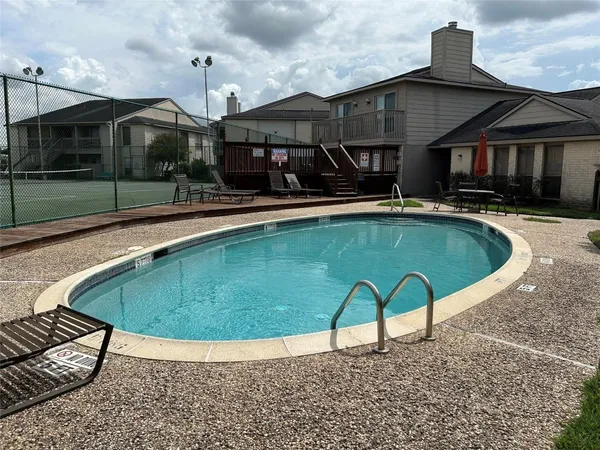 $75,000 | 3919 Fairmont Parkway, Unit 177, Pasadena, TX 77504