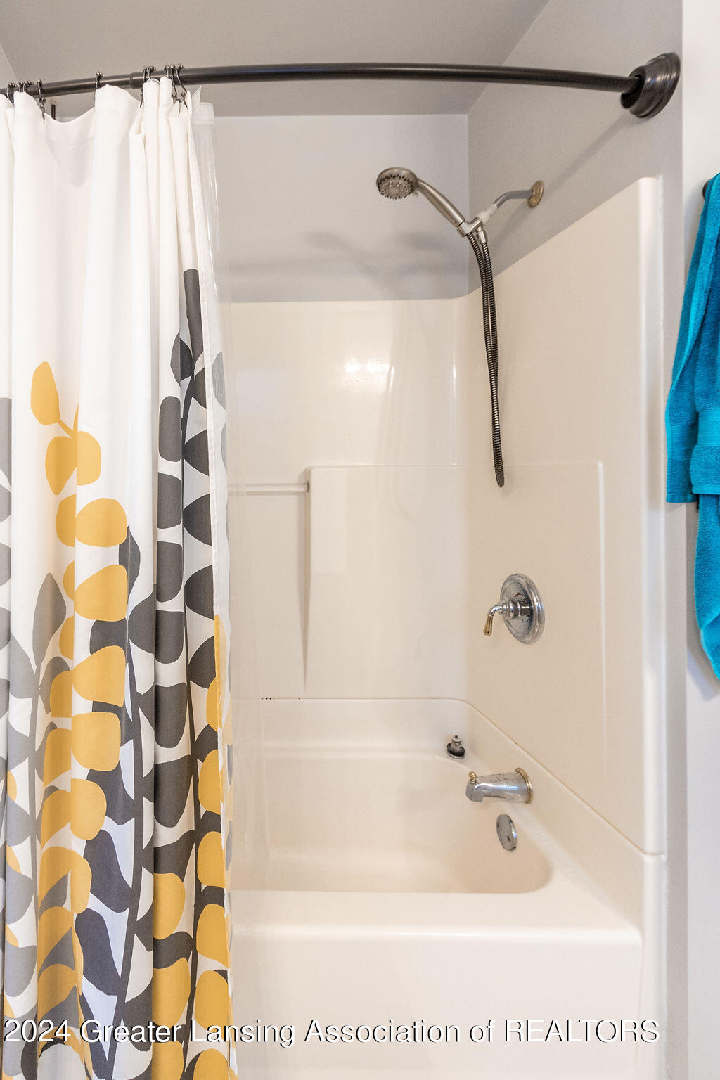 5160 Marsh Road Okemos, MI 48864 - Photo 17 of 28 5160 MARSH RD. Shared Full Bathroom