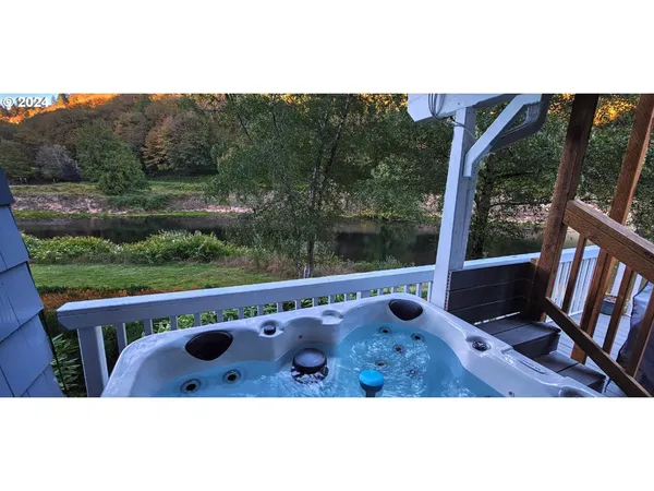 $725,000 | 11354 Highway 36, Mapleton, OR 97453