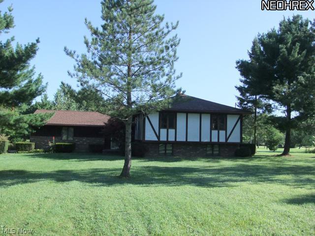 Welcome home to this great home 4293 Minor Road in Copley Township!