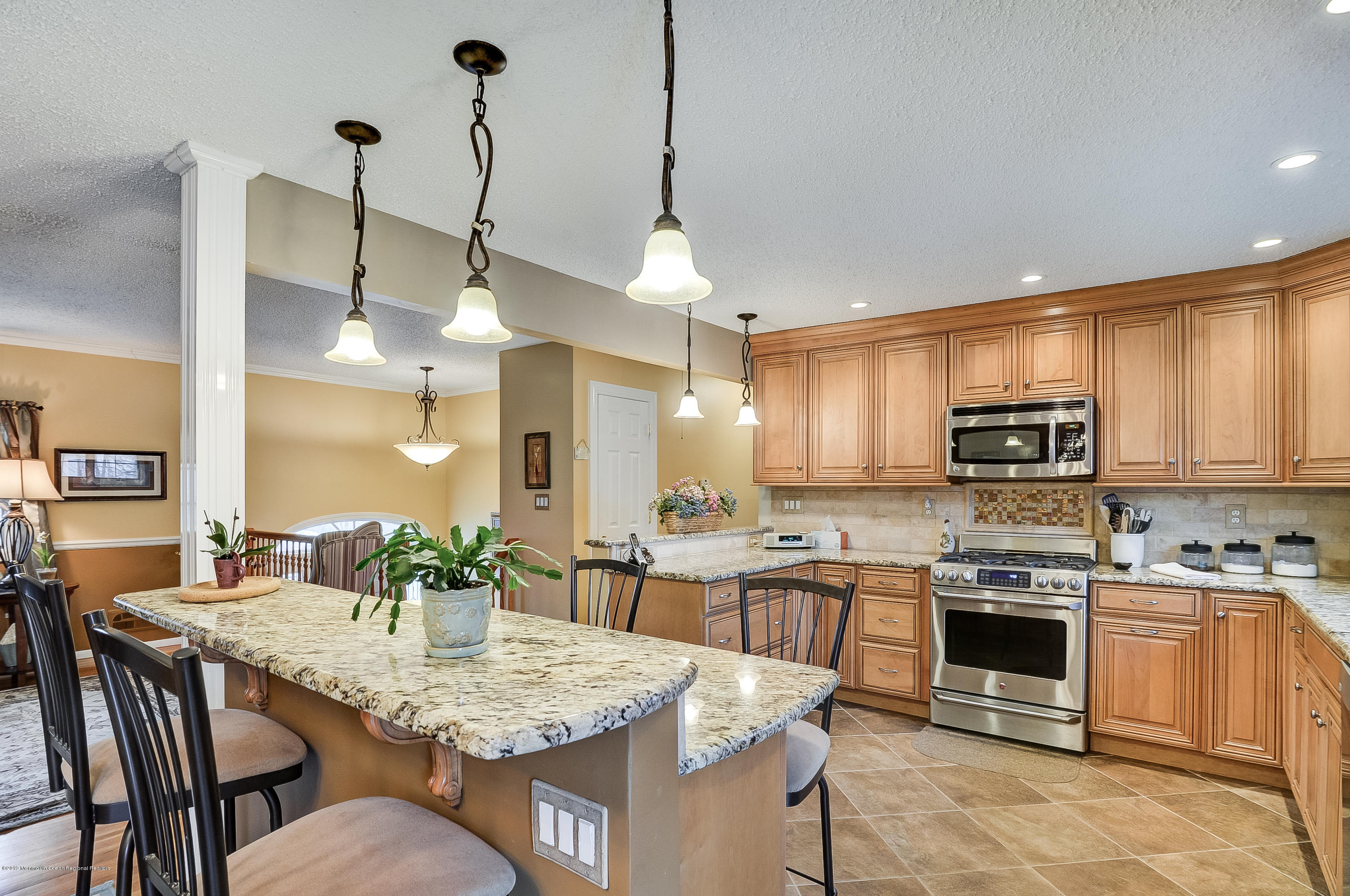 108 Greymoor Road Howell, NJ 07731 - Photo 9 of 20 Breakfast Bar