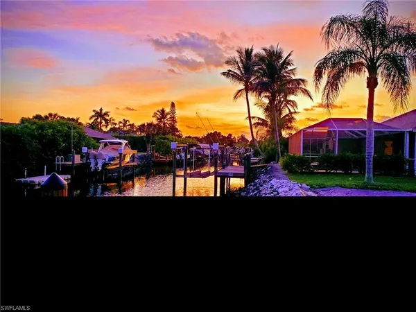 a view of multiple houses with a yard