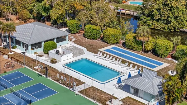 a view of an outdoor space