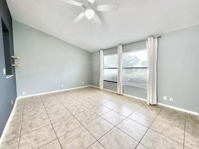$2,400 | 104 Lakewood Drive, Unit 21C, Jupiter, FL 33458