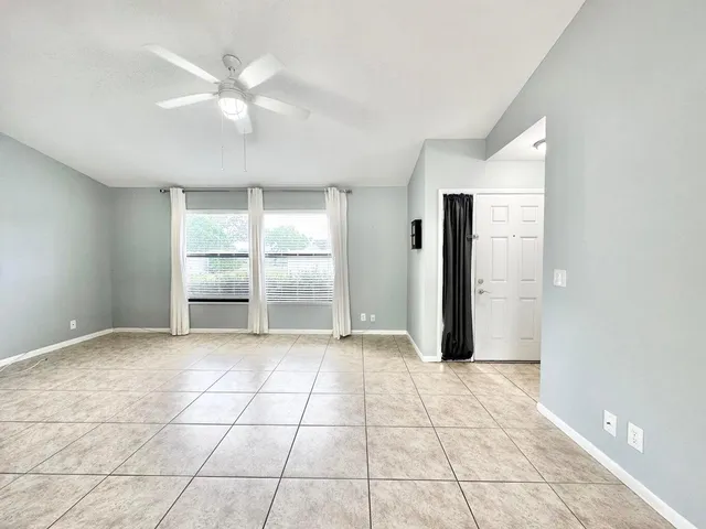 $2,400 | 104 Lakewood Drive, Unit 21C, Jupiter, FL 33458