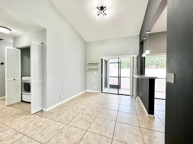 $2,400 | 104 Lakewood Drive, Unit 21C, Jupiter, FL 33458