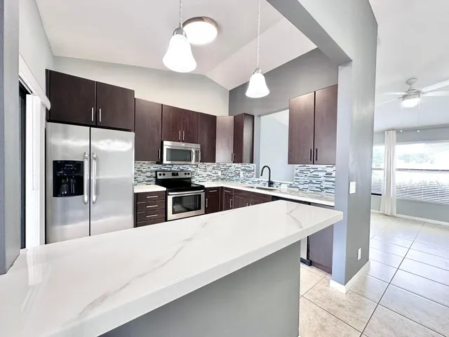 $2,400 | 104 Lakewood Drive, Unit 21C, Jupiter, FL 33458