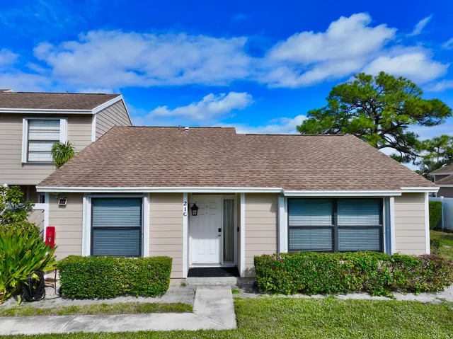 $2,400 | 104 Lakewood Drive, Unit 21C, Jupiter, FL 33458