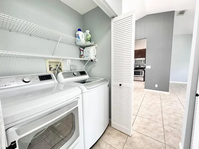 $2,400 | 104 Lakewood Drive, Unit 21C, Jupiter, FL 33458