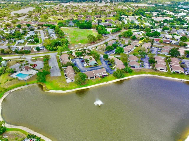 $2,400 | 104 Lakewood Drive, Unit 21C, Jupiter, FL 33458