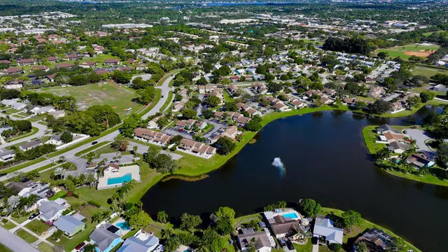 $2,400 | 104 Lakewood Drive, Unit 21C, Jupiter, FL 33458