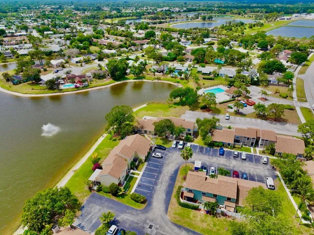 $2,400 | 104 Lakewood Drive, Unit 21C, Jupiter, FL 33458