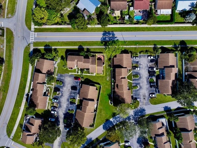 $2,400 | 104 Lakewood Drive, Unit 21C, Jupiter, FL 33458