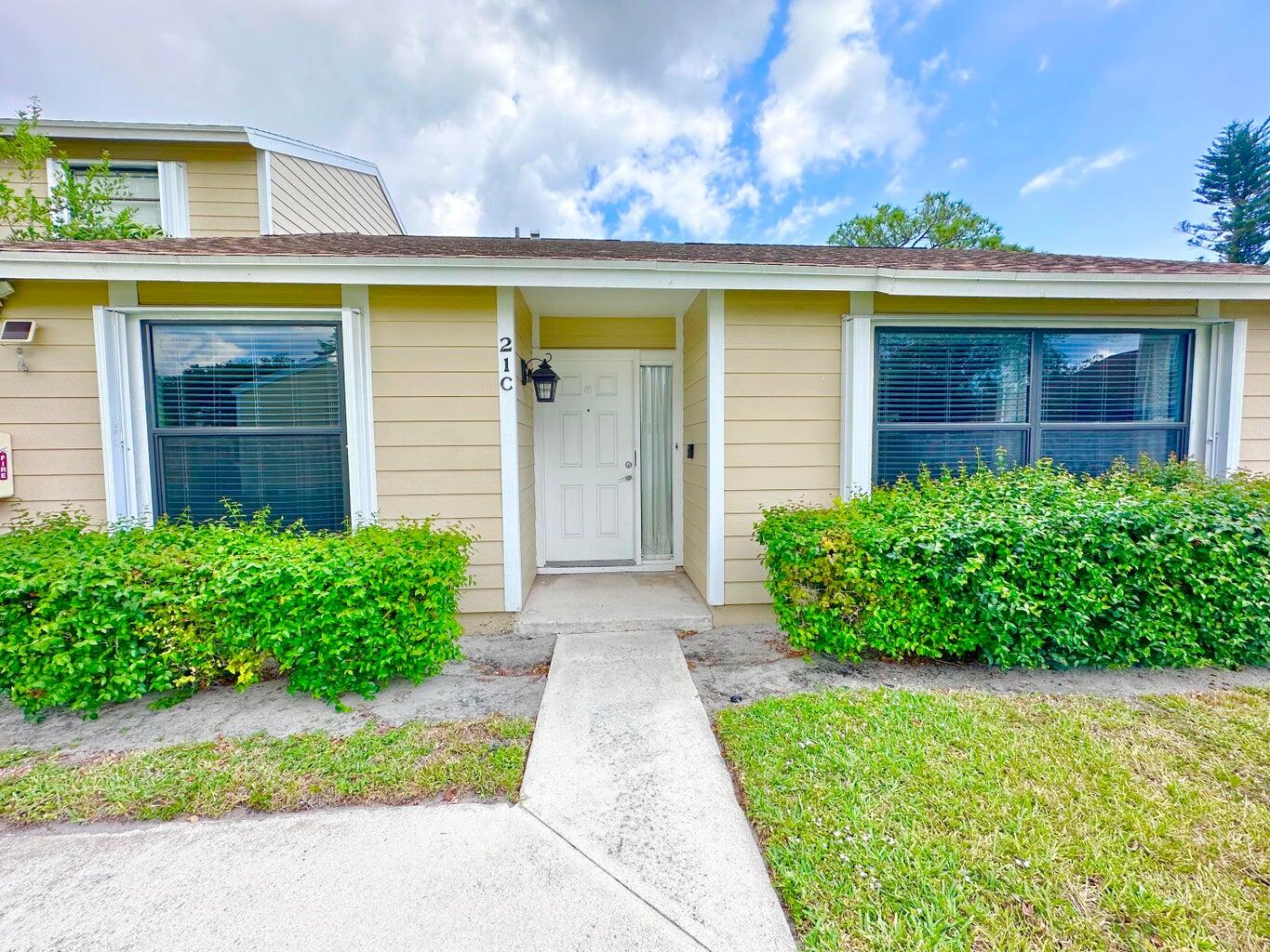 104 Lakewood Drive, Unit 21C Jupiter, FL 33458 - Photo 5 of 49 IMG_4954