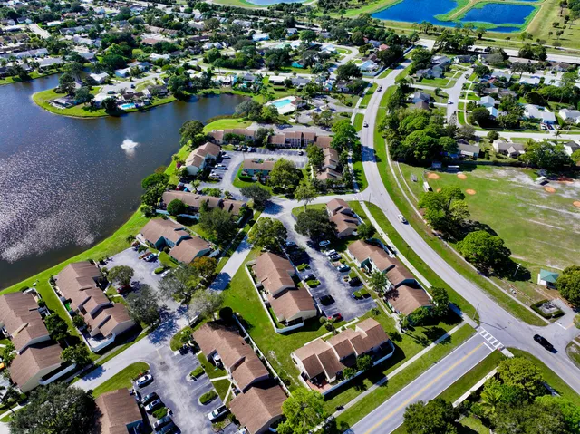 $2,400 | 104 Lakewood Drive, Unit 21C, Jupiter, FL 33458