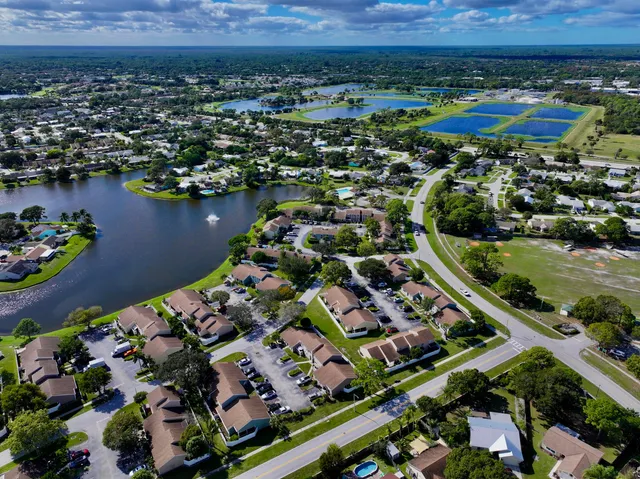 $2,400 | 104 Lakewood Drive, Unit 21C, Jupiter, FL 33458