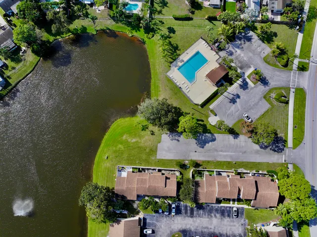 $2,400 | 104 Lakewood Drive, Unit 21C, Jupiter, FL 33458