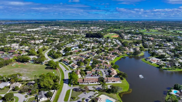 $2,400 | 104 Lakewood Drive, Unit 21C, Jupiter, FL 33458