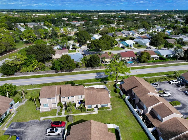 $2,400 | 104 Lakewood Drive, Unit 21C, Jupiter, FL 33458