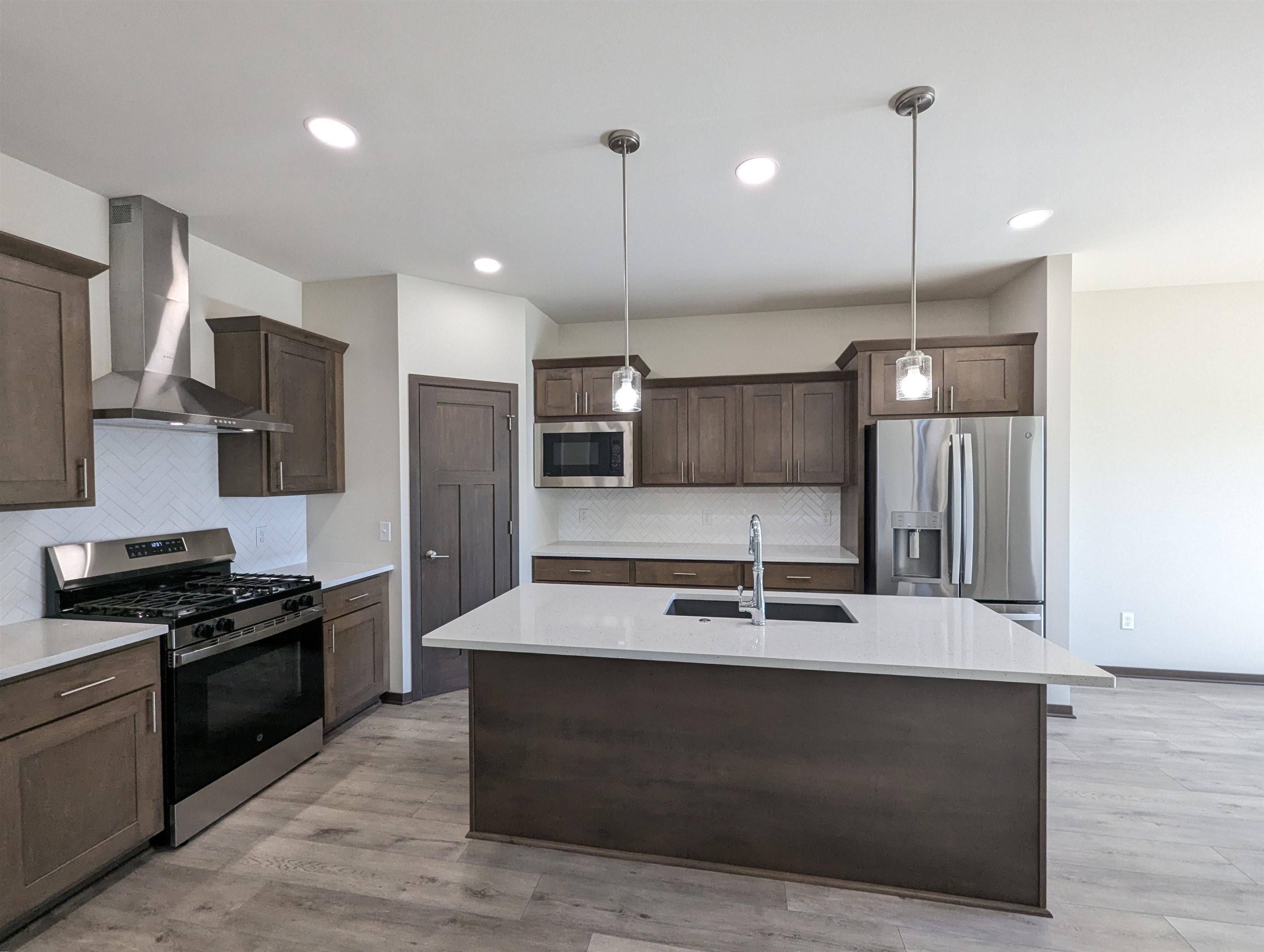 6654 Redpoll Road Middleton, WI 53562 - Photo 4 of 74