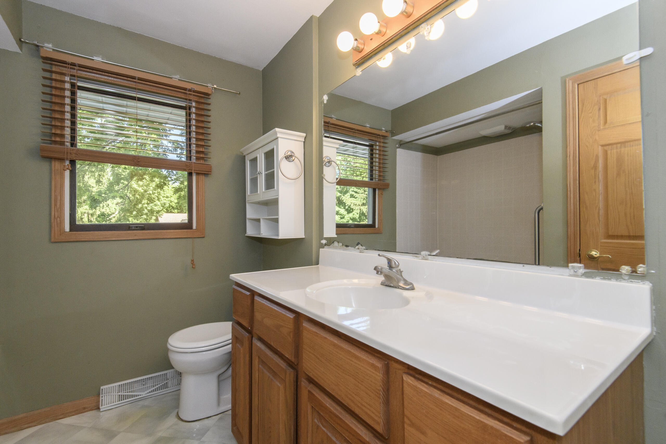 705 Fox Knoll Drive Rochester, WI 53185 - Photo 19 of 52 705 Fox Knoll-28